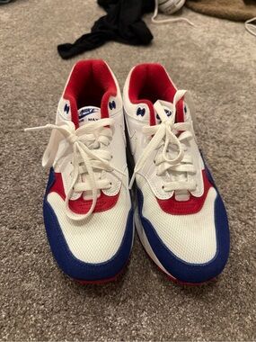 Nike White Red Blue Retro-Style Sneakers